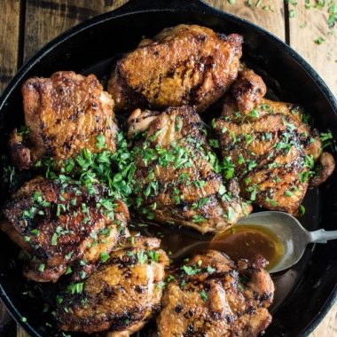 This delicious SWEET AND SMOKY HONEY CHICKEN is an easy to make, one pan dinner you can whip up for the family in 30 minutes flat!