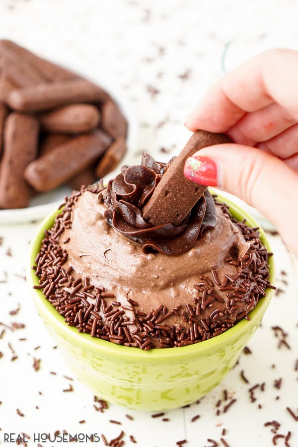 This 4-Ingredient Chocolate Cake Batter Dip is ready in just 5 minutes and is a delicious solution to your chocolate cravings!