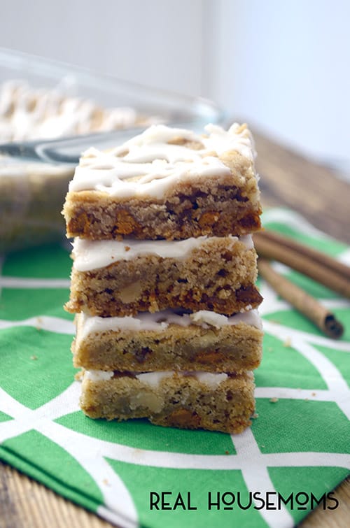 CINNAMON WALNUT BARS are an easy treat that's perfect for fall! Loaded with nuts and your favorite baking spice flavors, no one can resist this dessert!