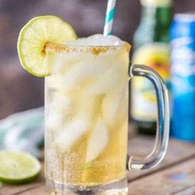 GINGER BEER FIZZ is a fun and easy cocktail to make for tailgating! So easy to throw together and enjoy!