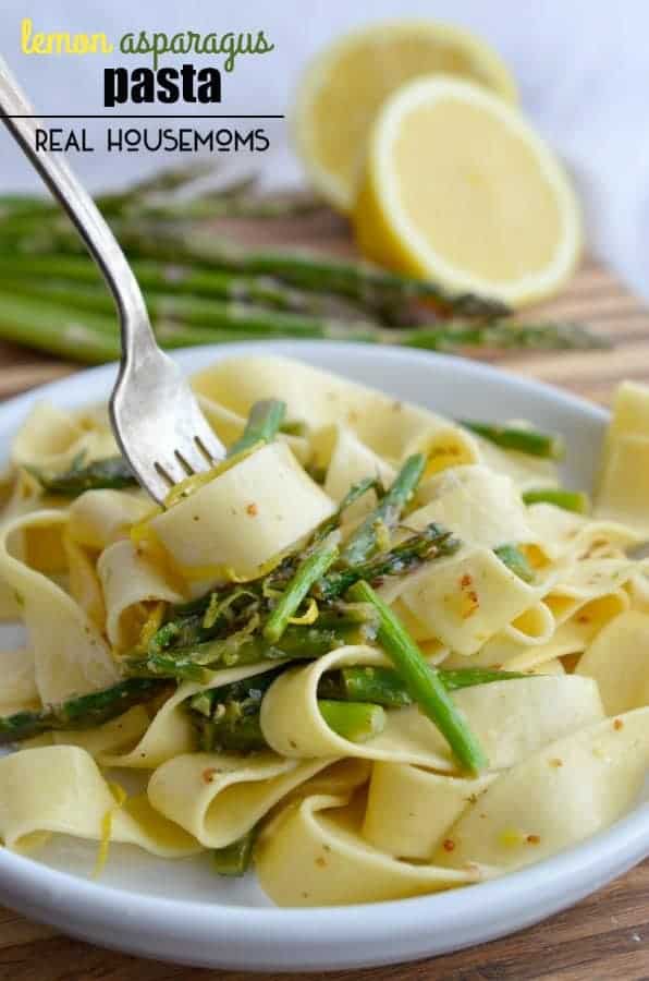 LEMON ASPARAGUS PASTA is the perfect side dish or meatless meal for a little bit of sunshine in your day!