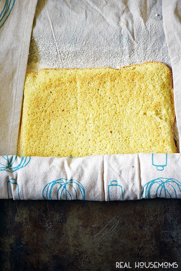 lemon-cake-roll-recipe-rh-incontent-125
