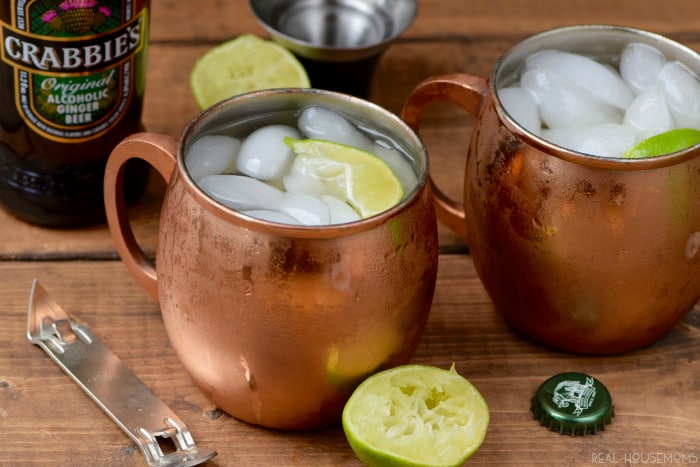 These MARGARITA MULES are a perfect combination of Margaritas and Moscow Mules to make one amazing cocktail!!