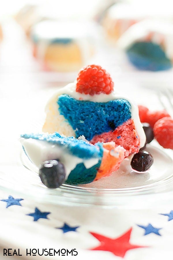 I am in love with all things red, white, and blue this summer, and these MINI RED, WHITE, AND BLUEBERRY BUNDT CAKES are sure to make a splash at your next get together!