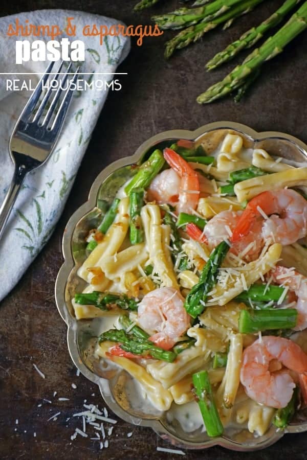 SHRIMP AND ASPARAGUS PASTA is a decadent bowl of cheesy goodness that's a one pot pasta you could be eating in a little more than 30 minutes!!
