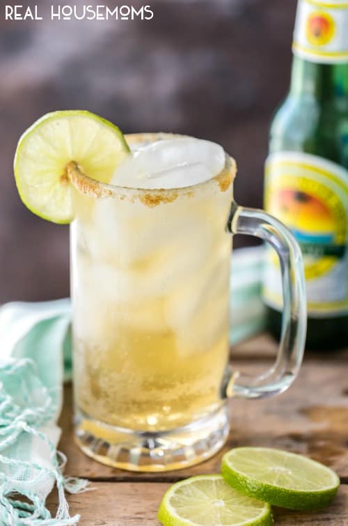 GINGER BEER FIZZ is a fun and easy cocktail to make for tailgating! So easy to throw together and enjoy!