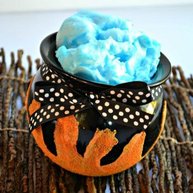 This WITCH'S BREW CAULDRON HALLOWEEN FAVOR is a great idea for a Halloween party or even a gift for a teacher or friend!